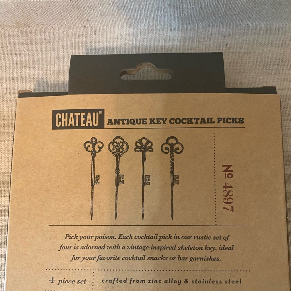 True Fabrications Twine “Chateau” antique brass key cocktail pic 4 pc set NWT - Picture 2 of 3